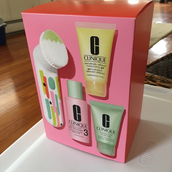 Clinique Other - Clinique Sonic brush plus 3 step skincare system